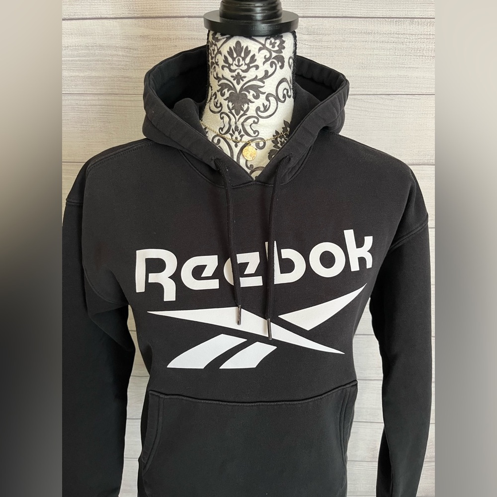 Reebok | Women’s Black Sweatshirt Classic Logo Athletic Wear - Picture 2 of 5